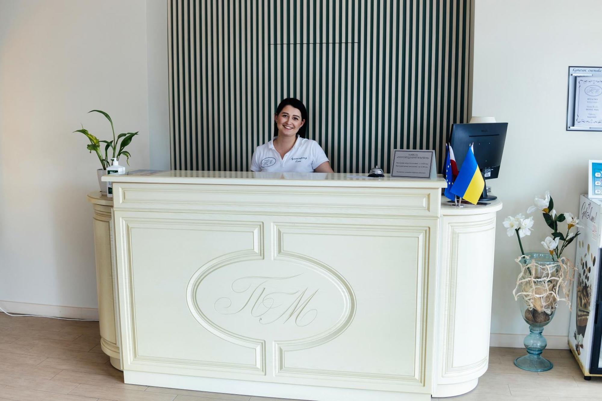 підгорецький маєток - *